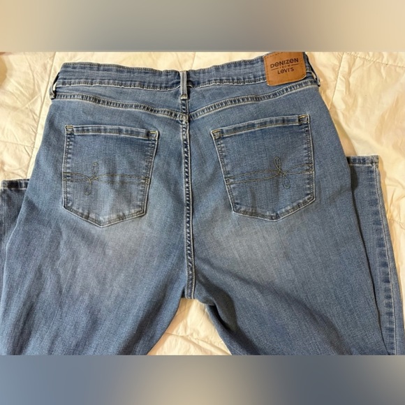 DENIZEN from Levi's - High Rise Skinny Jean - color:
Laguna - Size 14M - Picture 4 of 9